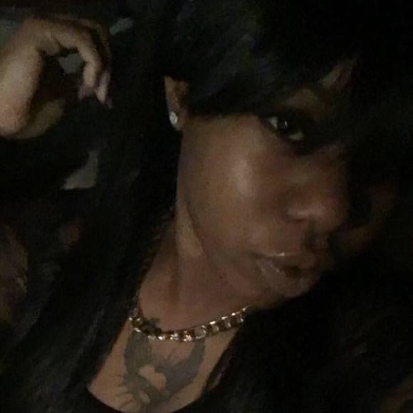 Meet your Posher, Lindra - Picture 1 of 1